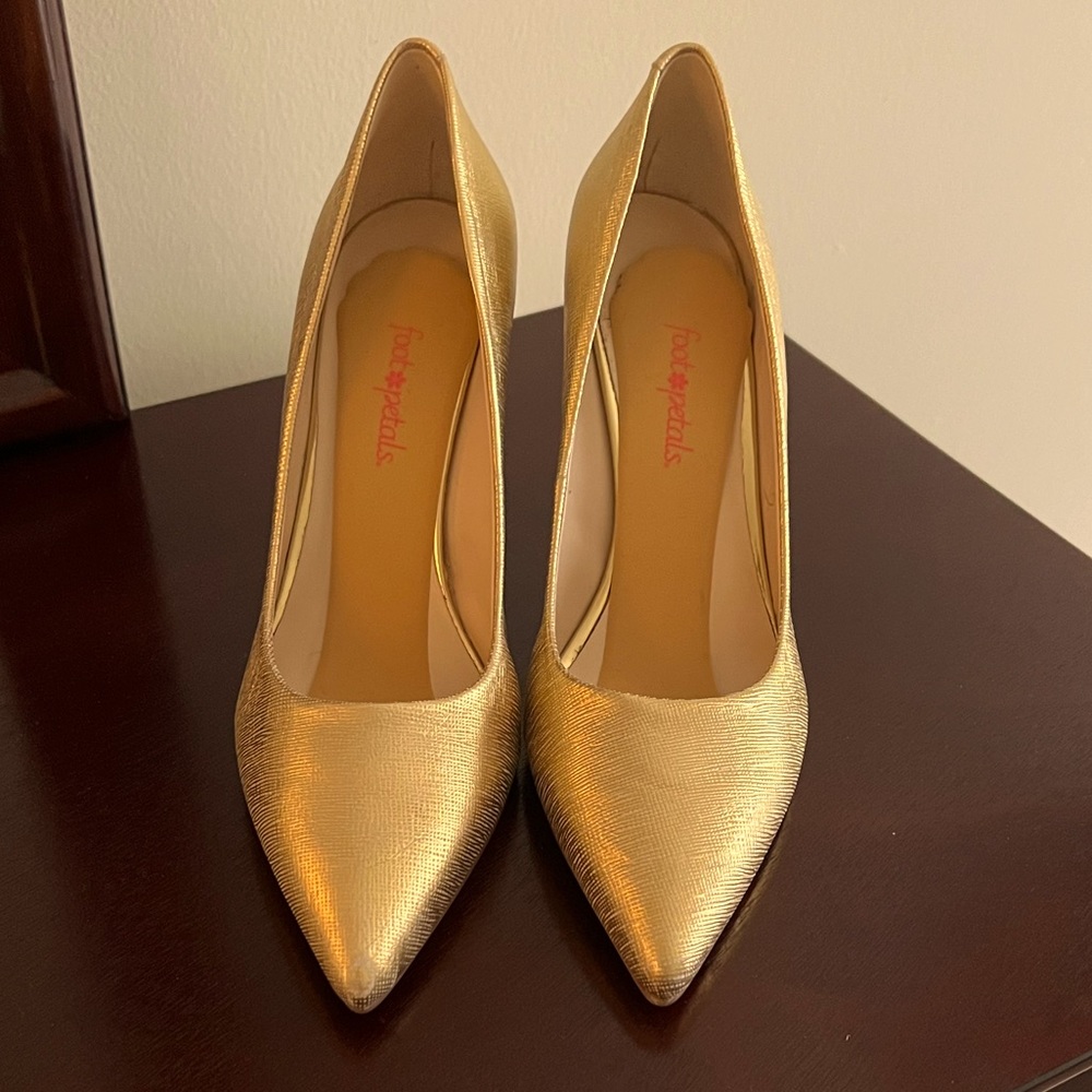 Brand new Women’s Shoes. Size: 8.5